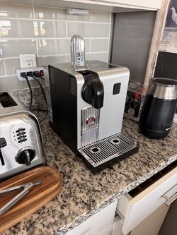 De’Longhi Nespresso Lattissima Pro EN750MB — $199 OBO