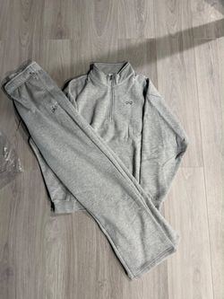 Grey Alo Quarterzip Set, Size Small and brand new in bags with tags