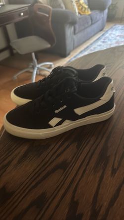 Women’s Reebok shoe size 8