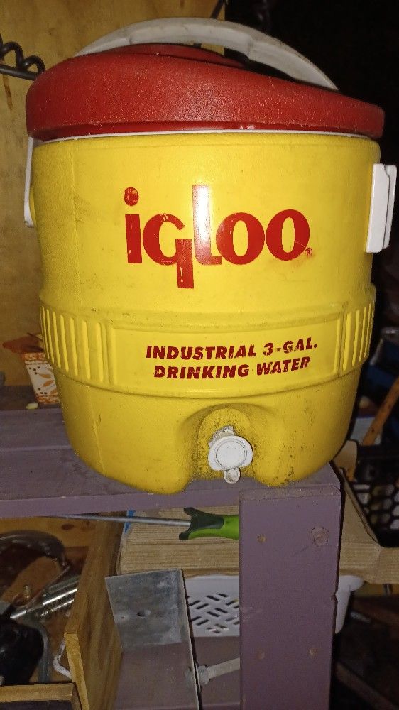Igloo 3 Gallon Drinking Water Cooler
