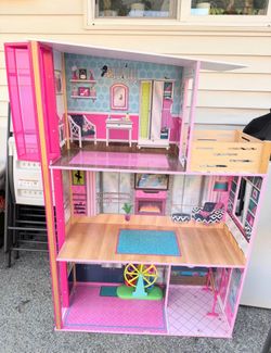 Barbie doll house