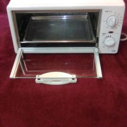 Toaster Oven By Dominion / Still Like Brand New / 1300 Watts