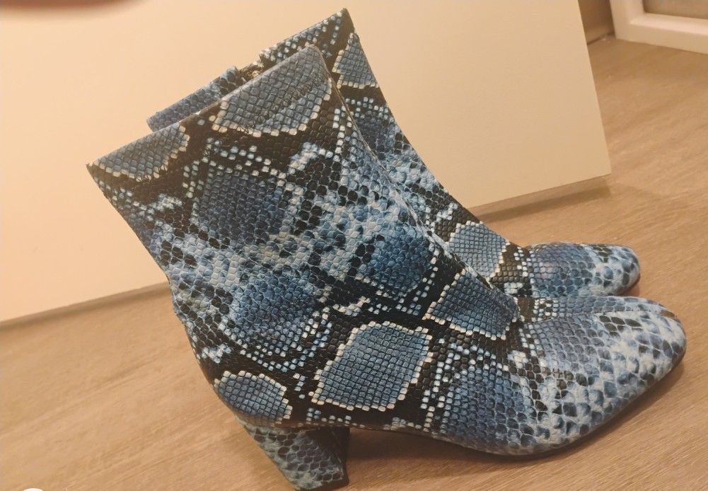 Size 8 And 1/2 Snake Designed High Heeled Ankle Boots
