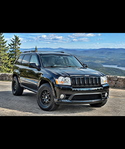 💎 Classic Jeep Grand Cherokee — Black on Black