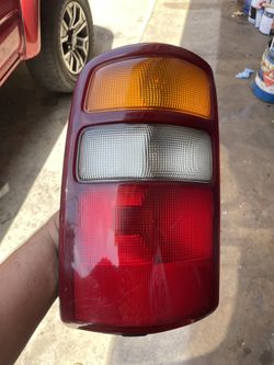 Chevrolet Tahoe Yukon Suburban Tail lamp 