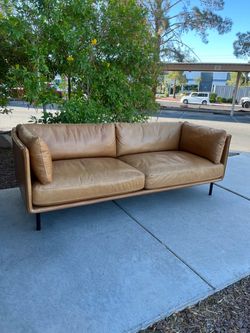 ✨ Crate & Barrel Wells 84” Leather Sofa Couch ✨ ($10 delivery )