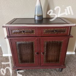 Set of 2 chairs with small hutch 