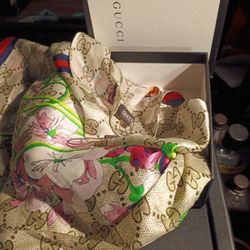GUCCI SILK  SCARF 100% SILF 38CM X 68CM