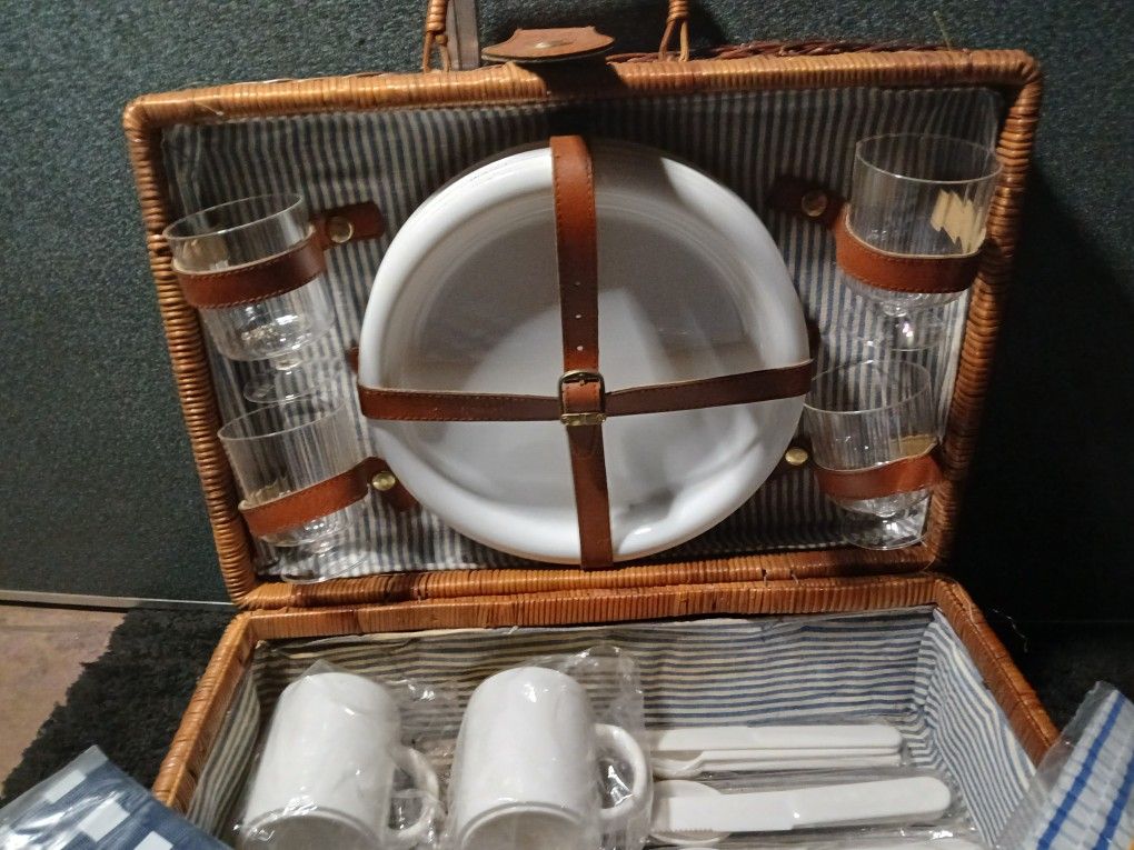 Complete Vintage Picnic Basket Set