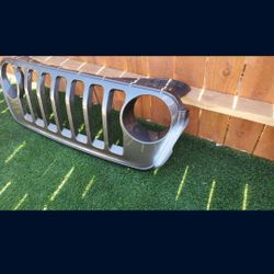 2018 - 2023 WRANGLER JL GRILLE FRAME
GRILL USED OEM GENUINE. NC1