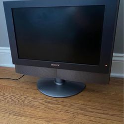 Sony LCD Multimedia Monitor 17 Inch w speakers, SDM-V72W