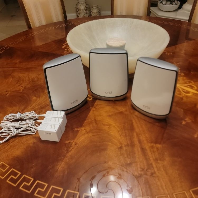 Orbi 850 Mesh Triband WiFi 6

RBR853 Router And Two Satelites