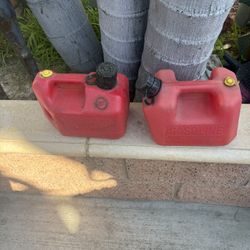 2 Gas Containers 1 Gallon 4oz 