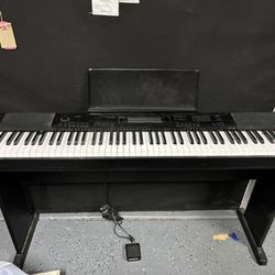 Casio Electric Keyboard Piano CS-44P Works Great