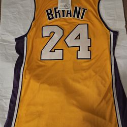 Lakers Kobe Bryant gold jersey
