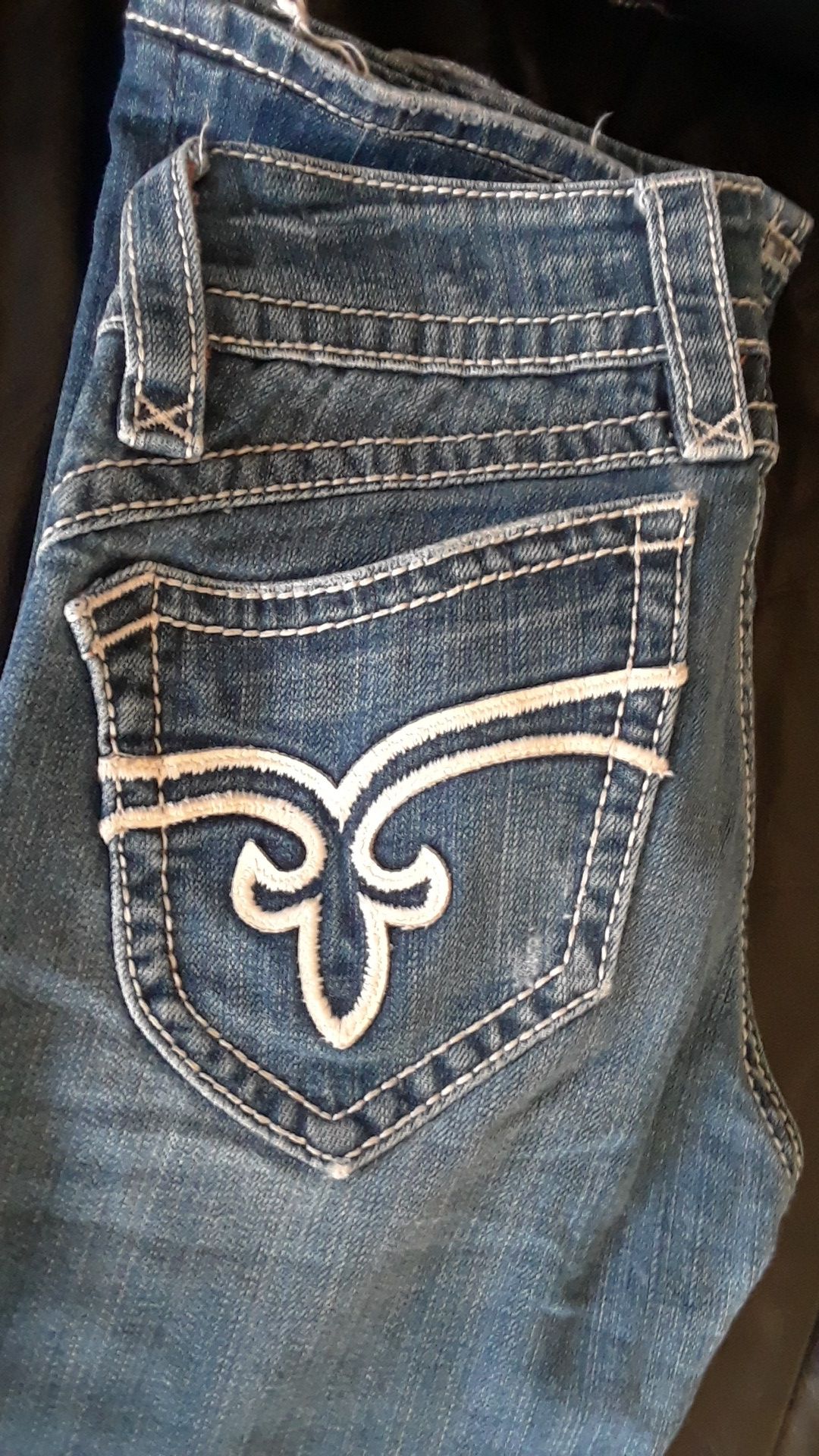 Rock revival jeans worn 3 times only to small for me. Size 27. Excellent condition