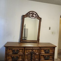 Dresser With Mirror