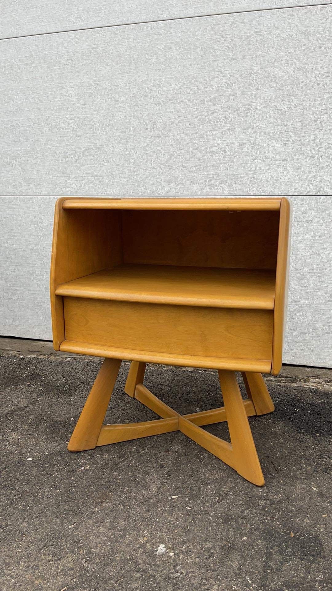 Like New Vintage MCM Heywood night stand end table 20”w, 23.5”h,16”d