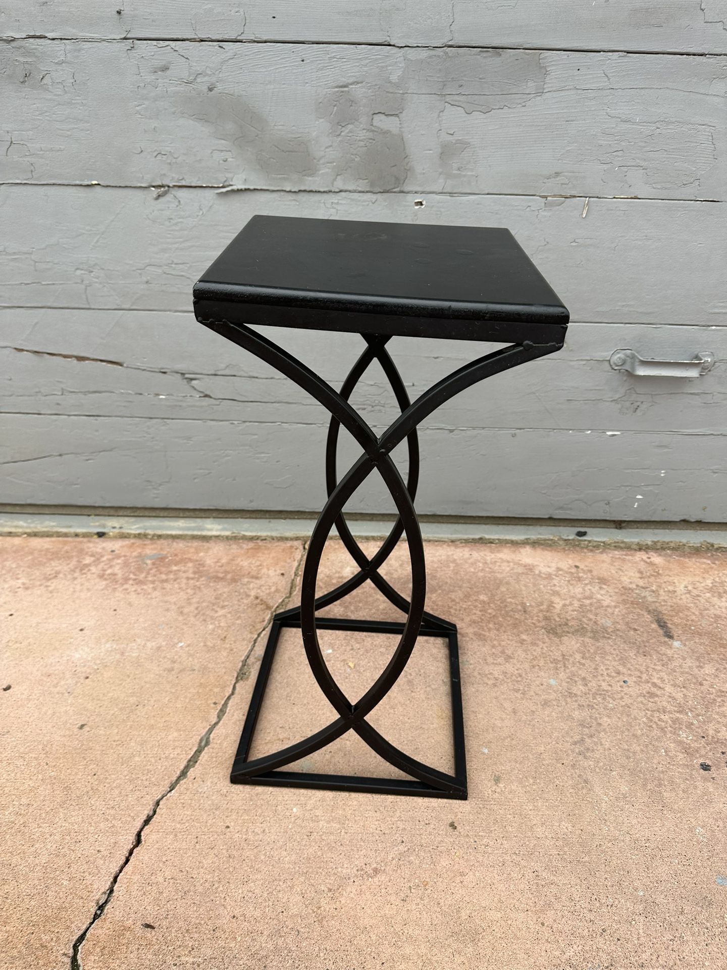 Modern Metal Accent Table / Plant Stand β Black