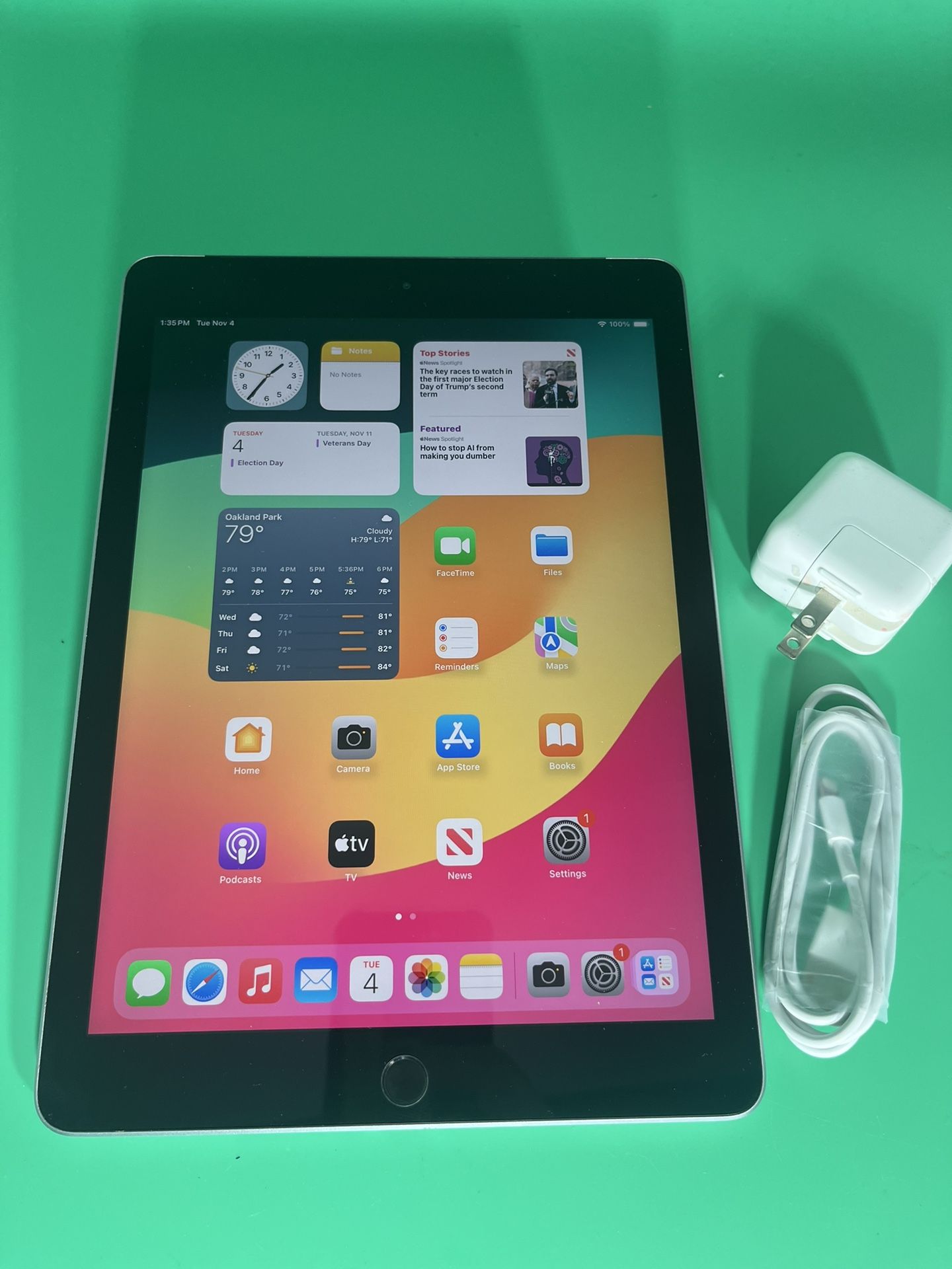 Apple iPad 6th Gen 128GB WiFi + Cellular unlocked 9.7” -Space Gray  