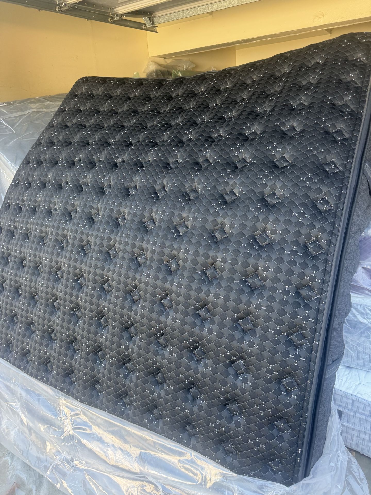 California King Size Bed Actress Beautyrest Black Series 3 Firm Pillow Top Serta Sealy Stearns & Foster Estate Reserve Aireloom Kluft Hotel Purple