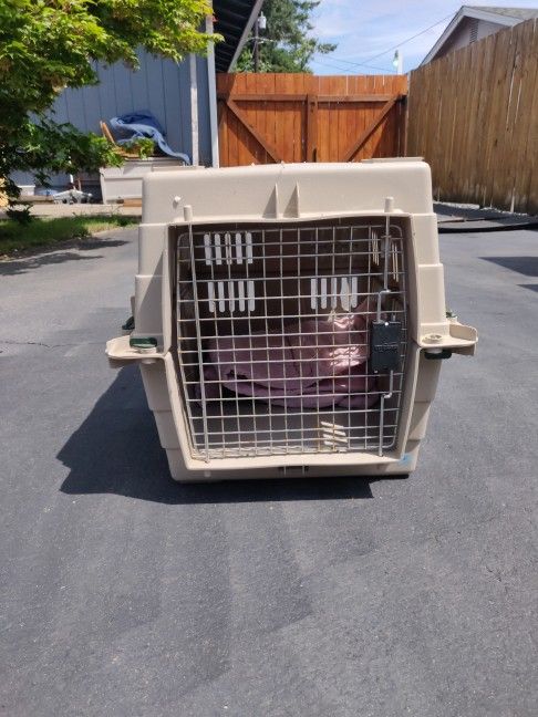 Medium Sized Dog Crate Normal Use, Good Condition