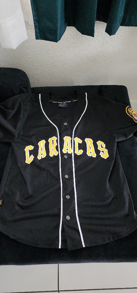 Original Shirt and Baseball Caps Leones del Caracas-Venezuela