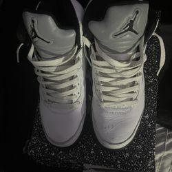 Jordan 5 reverse white black size 8.5 box little damaged will be cleaned before purchase 