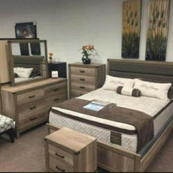 Matteo Light Brown Panel Bedroom Set

Crown Mark