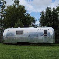 1969 Airstream Land Yacht 