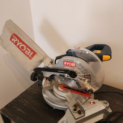 Ryobi 7-1/4 in. Compound Miter Saw 