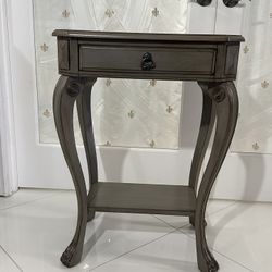 Traditional Side/End Table