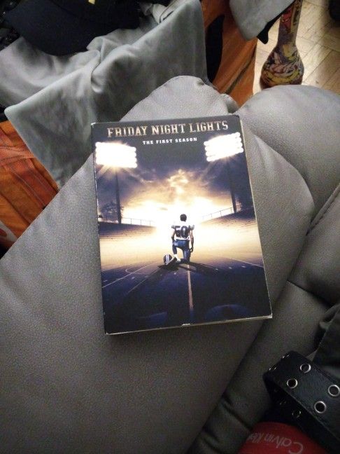 ​Friday Night Lights: The Complete First Season (DVD, 5-Disc Set)