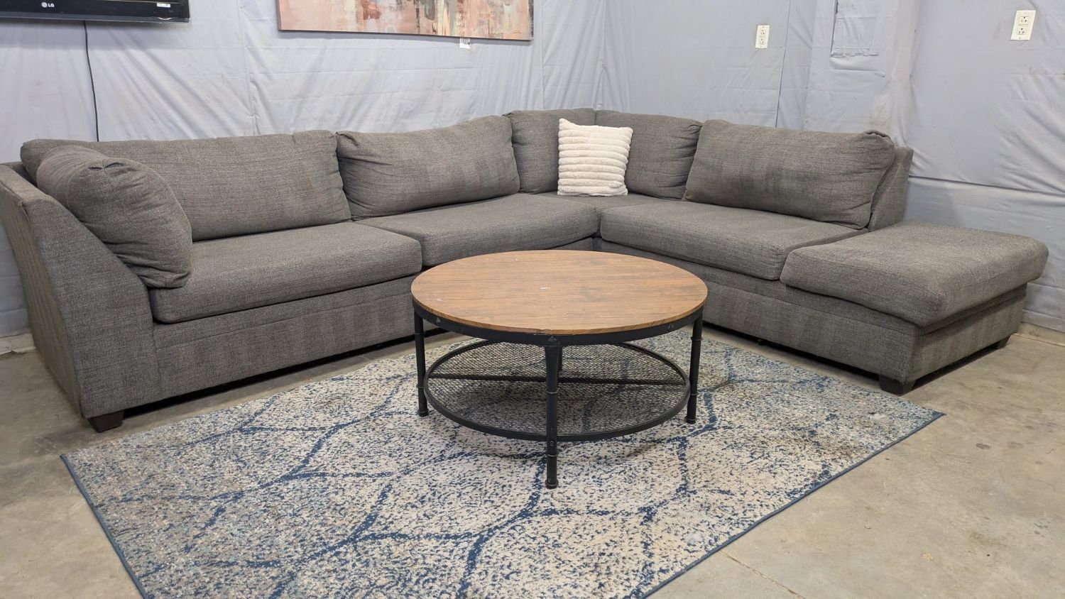 🛋️💥 Gray Big Sectional 💥 Free Delivery And Financing Available!