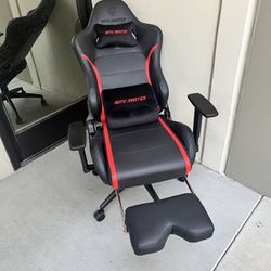 New In Box RotuMaster Premium Gaming Office Computer Chair With Footrest And Adjustable Armrest Game Furniture Red Accent 