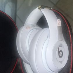 Beats Studio 3 Gold And White