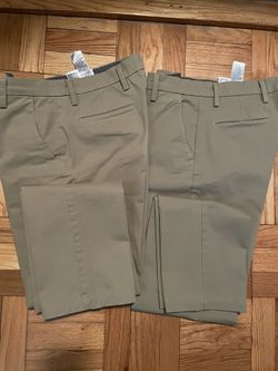 2pcs Men’s Dockers W32 L34 Straight khaki pan. One is brand new!