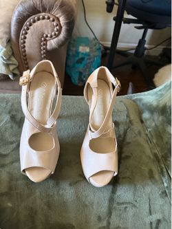 High heel shoes size 7 beige