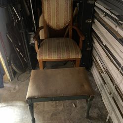 Chair of the spirits gives away blessings