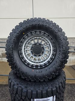 17" LOCK Mojave rims w/ 33x12.50R17 MT tires