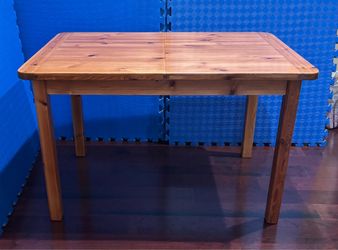 Pinewood table. Made  in Italy 1983. Includes collapsible extension. L62"x W30.5" x H 30"