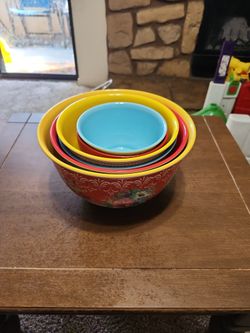 Set of bowls