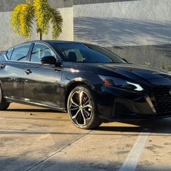 2023 Nissan Altima SR 