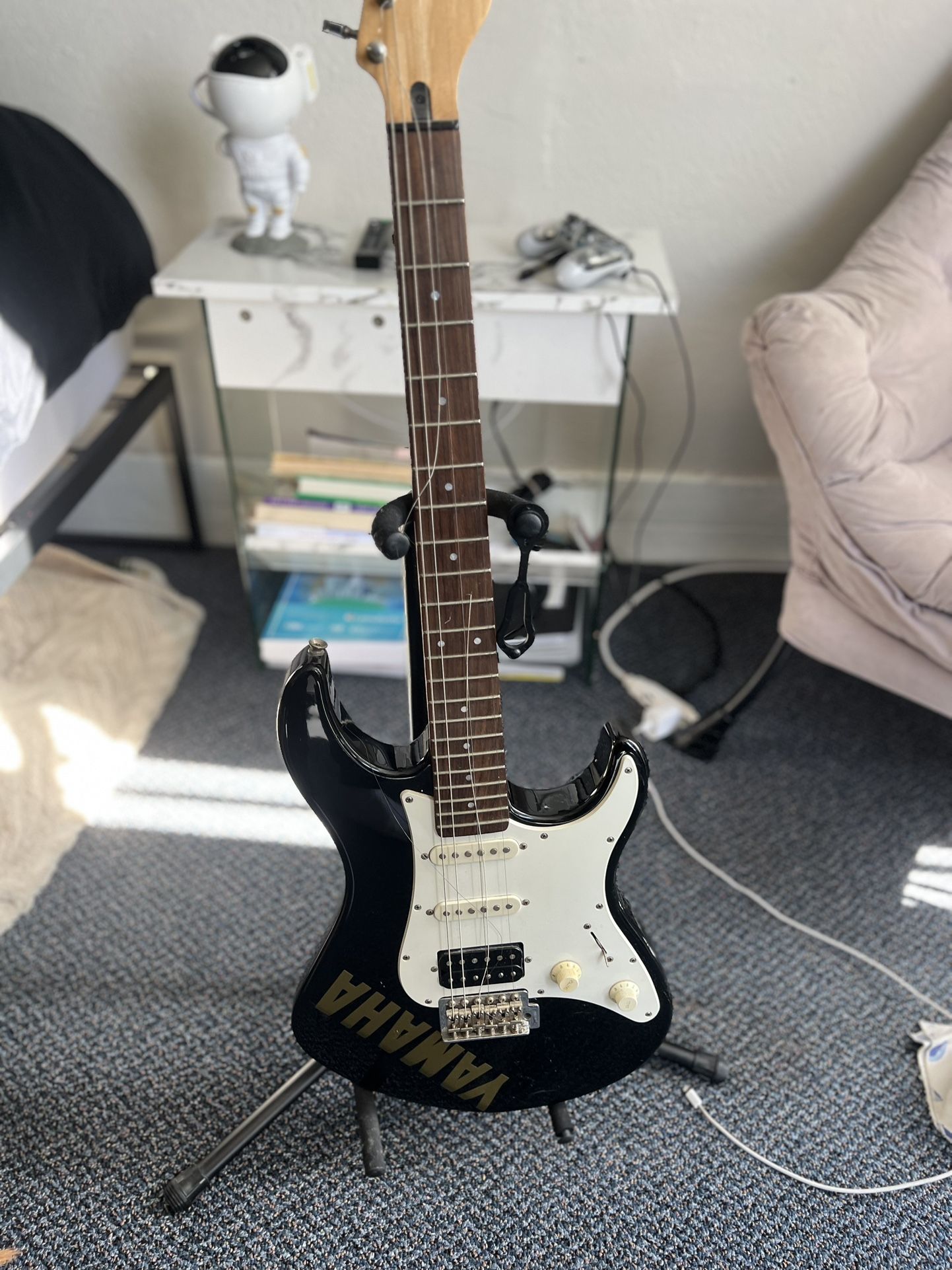 Yamaha Electric Guitar – Needs Tune-Up – $120 OBO