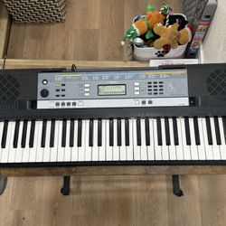 Yamaha YPT-240 Portable Keyboard