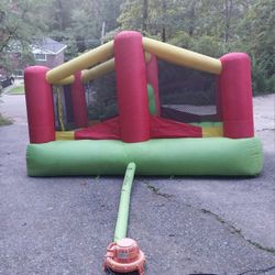Young & Small People's BOUNCIE HOUSE!!