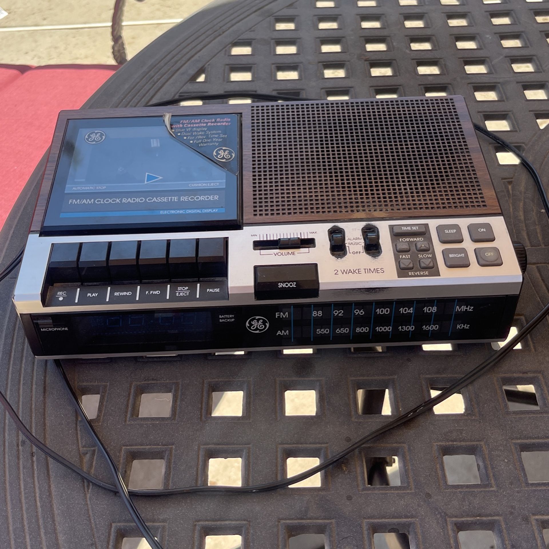 General Electric GE 7-4956B AM FM Clock Radio Cassette Player Alarm