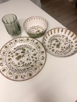 Melamine dinnerwear set of 8 with wine goblet set