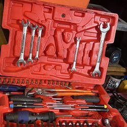 Tool Box With Lots Tools 15$ Cash Ok