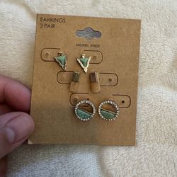 Earrings 